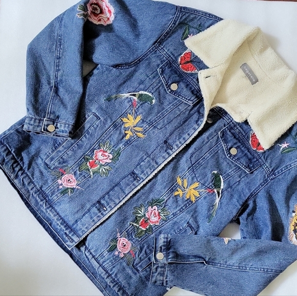 Bagatelle Sherpa Lined Denim Jacket with Floral, Avian and Feline Embroi… - Picture 2 of 16